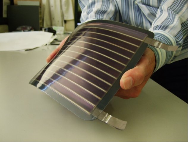 軽くて曲げられる色素増感型太陽電池