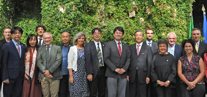 雨宮雄治在ミラノ日本国総領事と参列者たちの集合写真