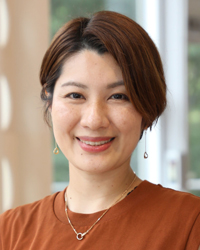 Ayuko HOSHINO
