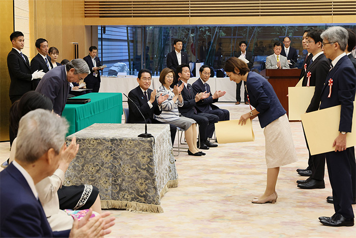 首相官邸で行われた表彰式