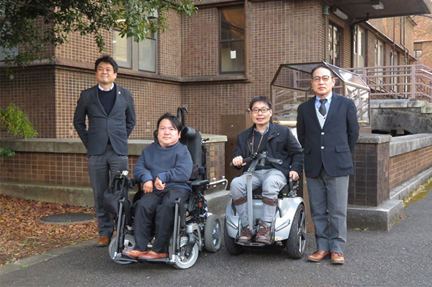 （左から）杉山所長、熊谷准教授、並木准教授、大同工業の谷野開発部長（肩書は2022.12.23撮影当時）