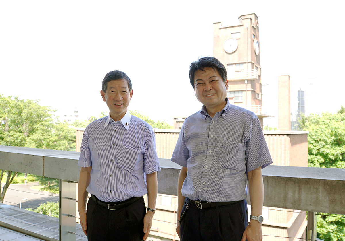 屋根上の太陽光パネル