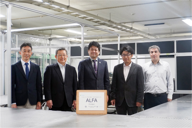 左から芦原聡副機構⻑、山内薫機構⻑、杉山正和所⻑、三村秀和教授、アマニ特任准教授