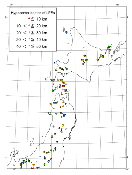 図1 東日本の火山周辺で発生している31火山の低周波地震の（震源の）深さの分布