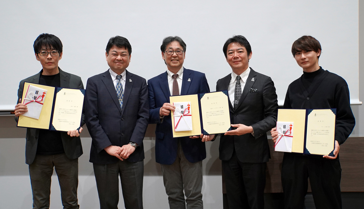 鈴木俊貴准教授、杉山正和所長、先端アートデザイン分野（神崎亮平シニアリサーチフェロー、近藤薫教授）、川口万太郎氏